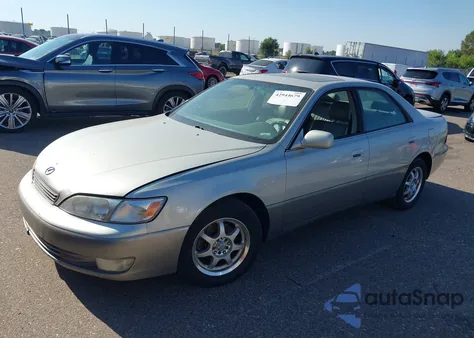 1999 Lexus Es 300 from USA, damaged, VIN JT8BF28G6X5059618